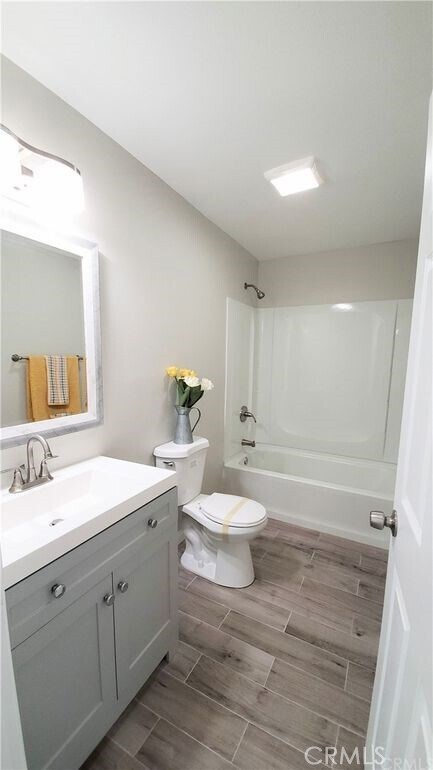 Foto del edificio - 21786 Cottonwood Ave