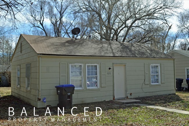 Building Photo - 321 SE 35th Ter