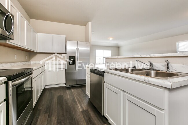 Building Photo - 1071 Huntington Dr