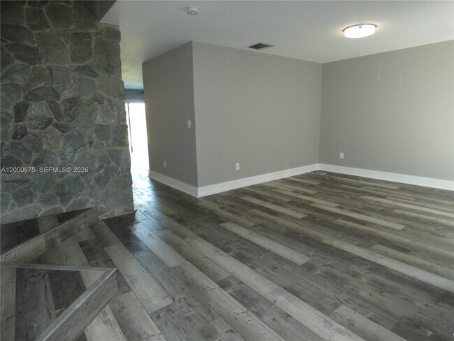 Building Photo - 14212 NE 4th Ave