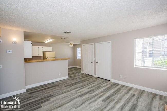 Foto del edificio - Beautifully Updated 2Bdm 1Ba Unit in a Gat...