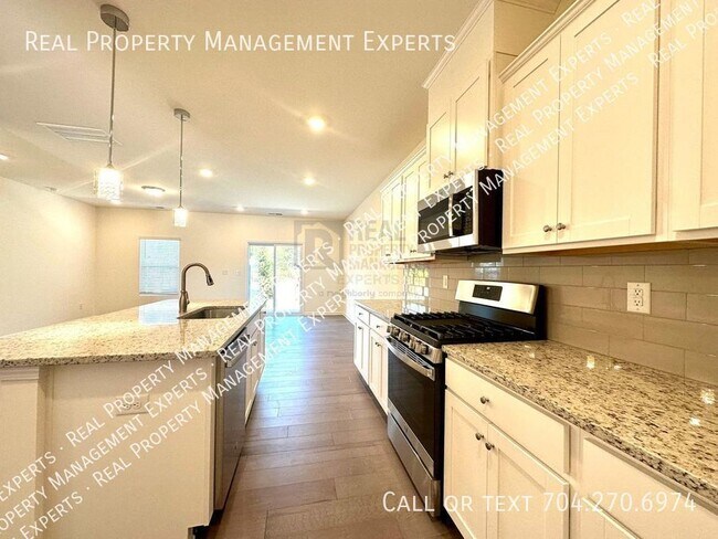 Building Photo - 3BR/2.5BA Townhouse in Concord!