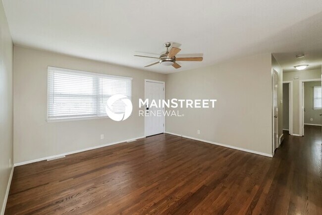 Foto del edificio - 3 Bedroom Pet-Friendly Home in Independence, MO with Main Street Renewal