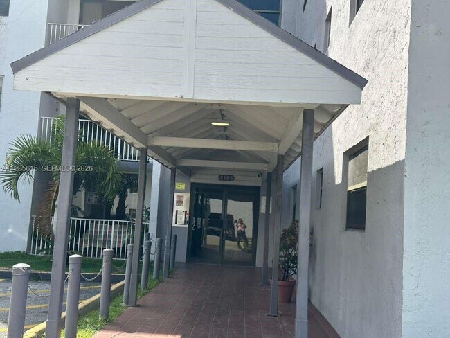 Foto del edificio - 8185 NW 7th St