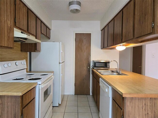 Foto del edificio - 1404 Matthews Ln