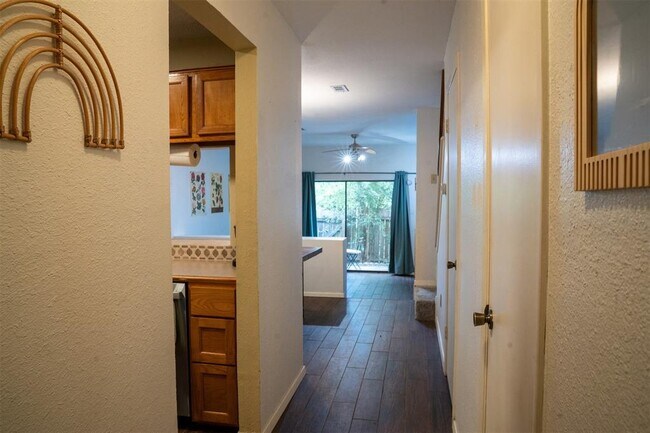 Foto del edificio - 11404 Walnut Ridge Dr