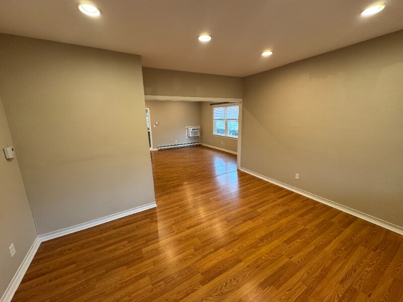 Foto principal - 53 Maple Ave