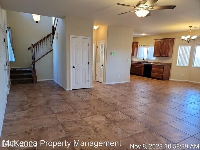 Building Photo - 3 br, 2.5 bath House - 8044 Union Pacific St