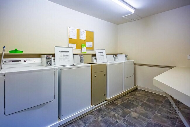 Photo du bâtiment - Maple Ridge Central Apartments