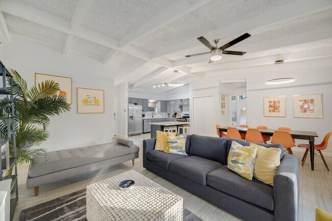 Foto del edificio - 1809 Salem St