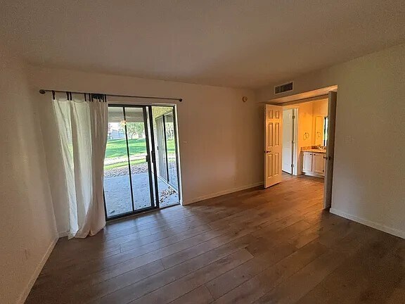 Foto del edificio - 9550 N 94th Plz