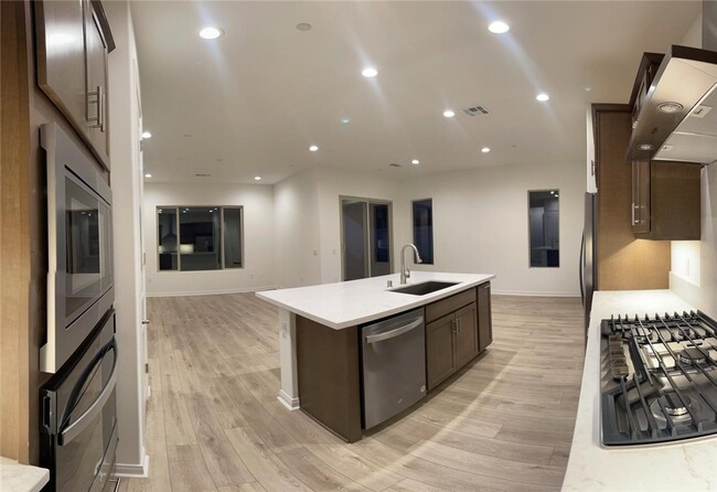 Foto del edificio - 11920 Shadeland Dr