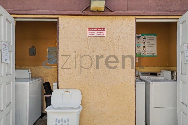 Building Photo - Unit 9