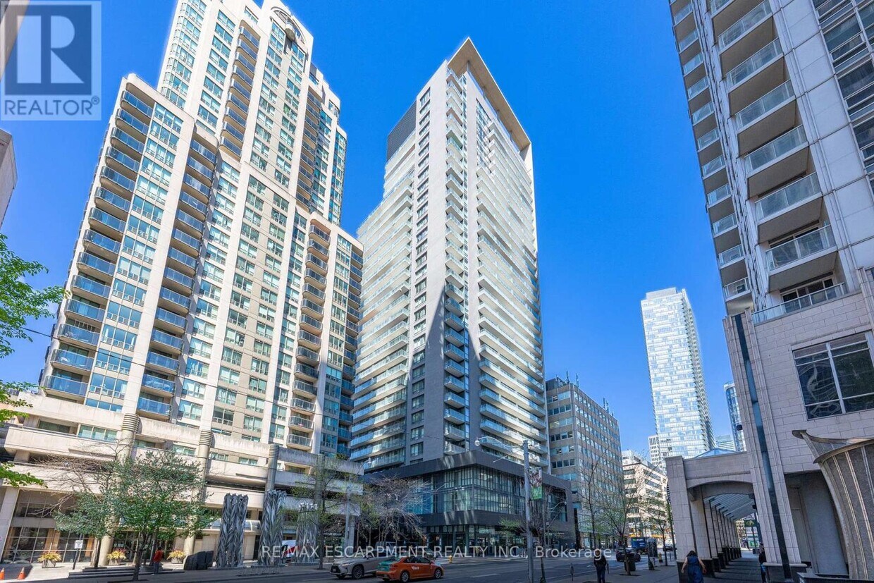 Photo principale - 770-1770 Bay St.