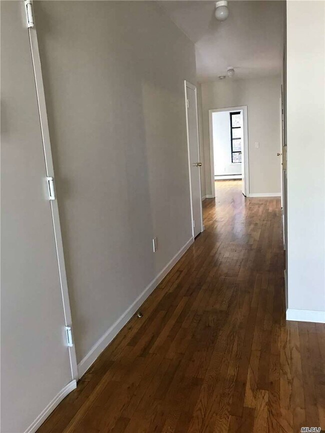 Building Photo - 1524 St Johns Pl