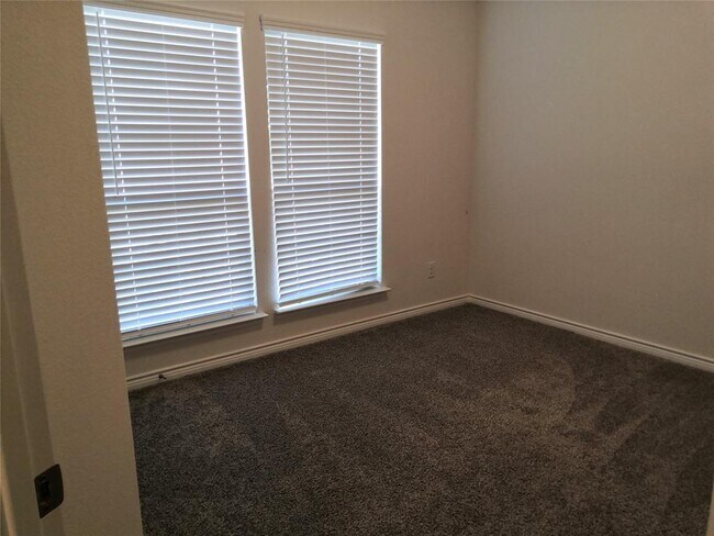 Foto del edificio - 506 Pleasant Hill Ln