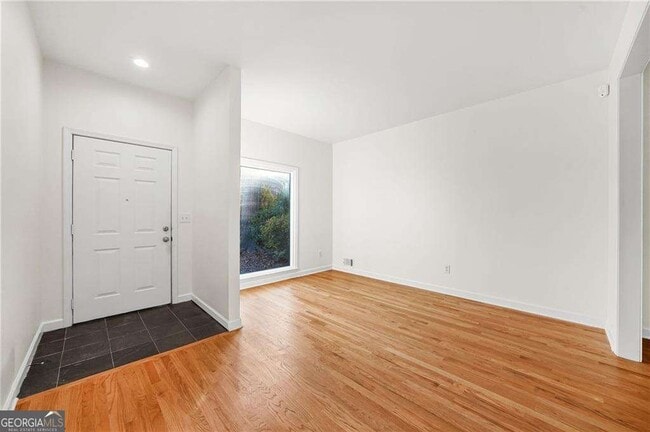 Foto del edificio - 1086 Pine Grove Ave NE