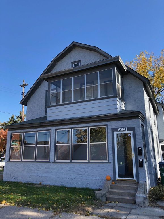 Front Entry - 2121 6th St NE