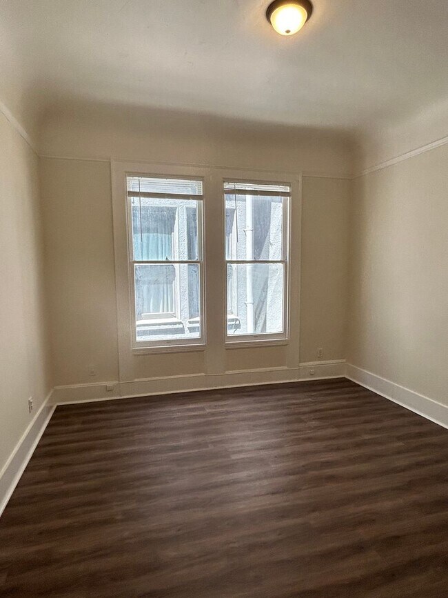Building Photo - Updated 4 bedroom in NOPA!!