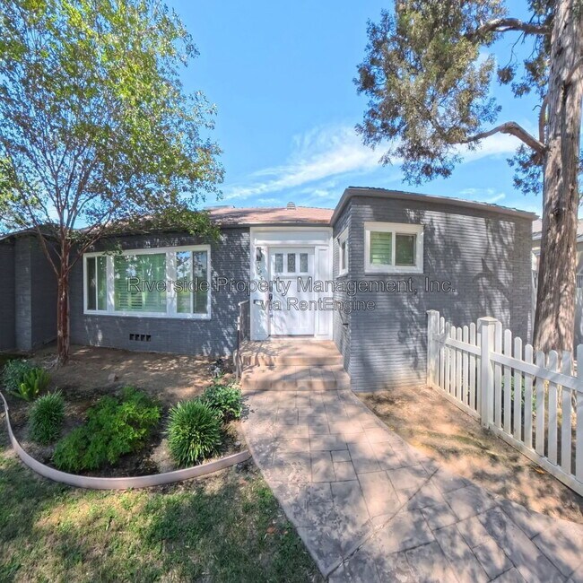 Building Photo - 4025 Terracina Dr