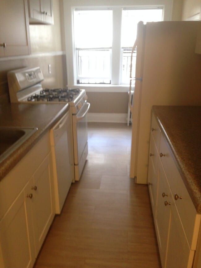 Shelbourne - Studio Kitchen - Shelbourne Apartments