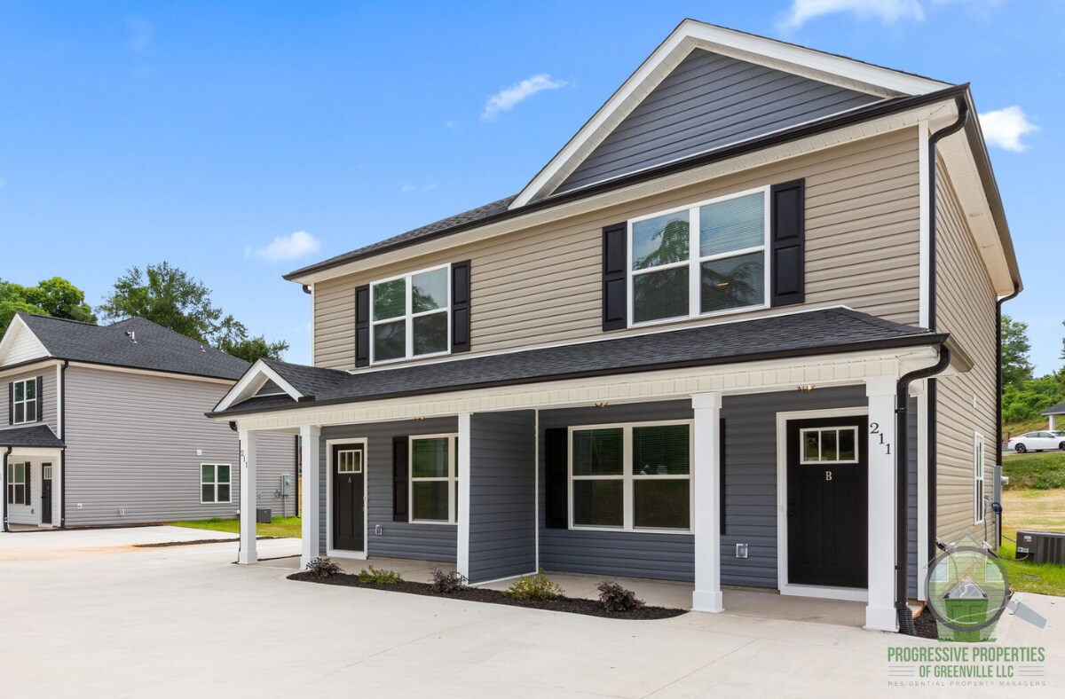 Primary Photo - 211 Liberty Dr