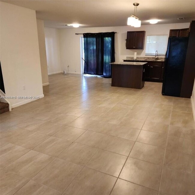 Building Photo - 5331 SW 13th Ct