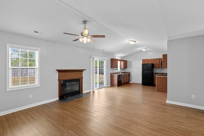 Building Photo - Ranch with fenced yard in Swansboro HS Dis...