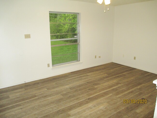 Building Photo - 4502 Tree