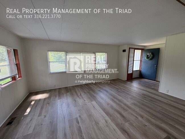 Building Photo - 102 Horseshoe Bend