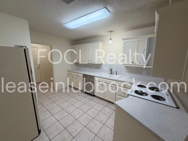 Foto del edificio - 8310 Raleigh Ave