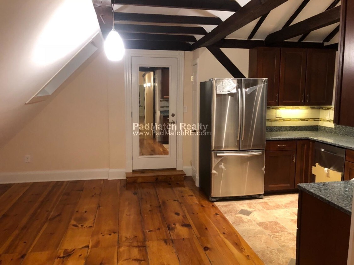 Primary Photo - 157 Bigelow St