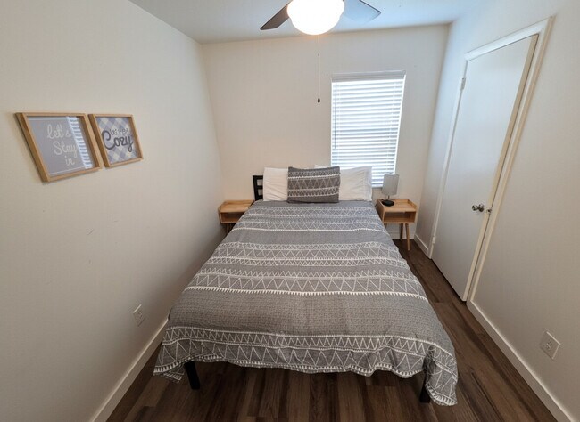 Building Photo - 4184 W 7th St