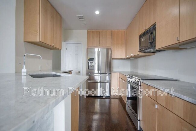 Foto del edificio - 3334 Peachtree Rd NE