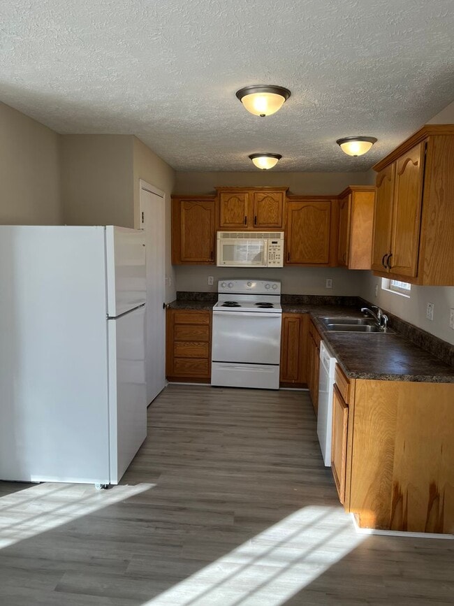 Building Photo - A new year A new home ....Price Drop !!! G...