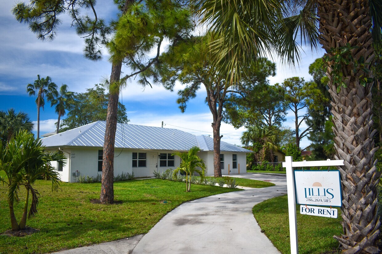 Primary Photo - 4567 Gulfstream Rd