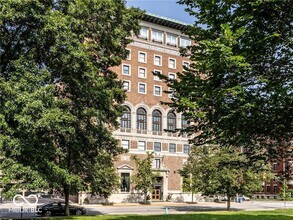 Building Photo - 350 N Meridian St