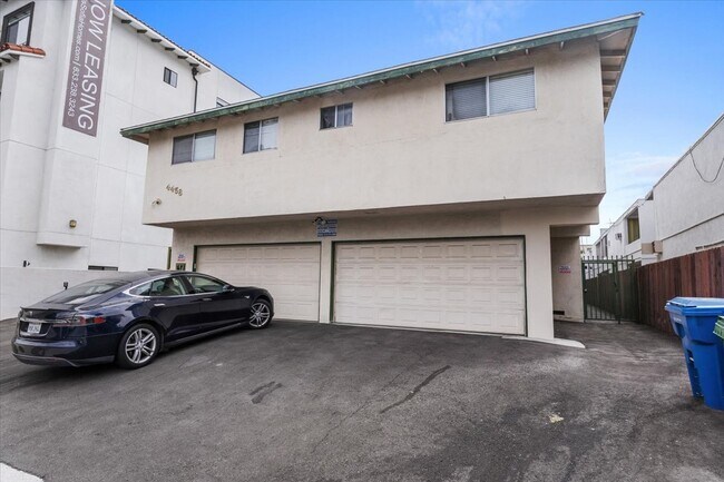 Plano de planta - 4458 Woodman Ave