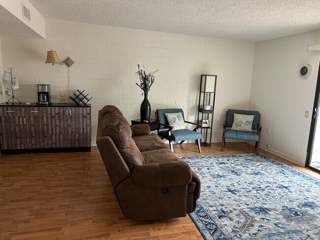 Foto del edificio - 230 N Calle Acuarela