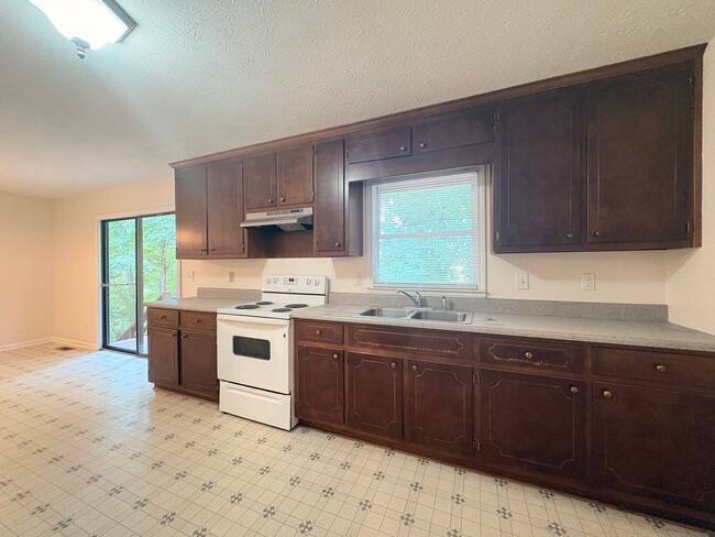 Building Photo - 1112 Ridge Dr