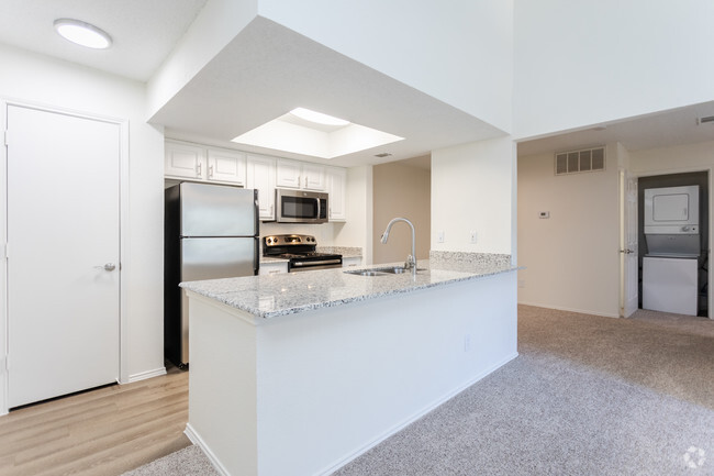 1 HAB, 1 BA - 676 ft² A2 - COCINA - Vine on North Park