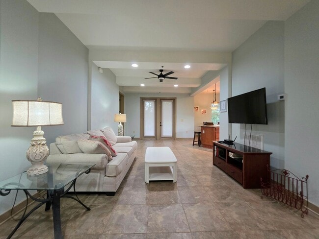 Building Photo - Ground floor 2/2 at The Enclave at Oak Hill