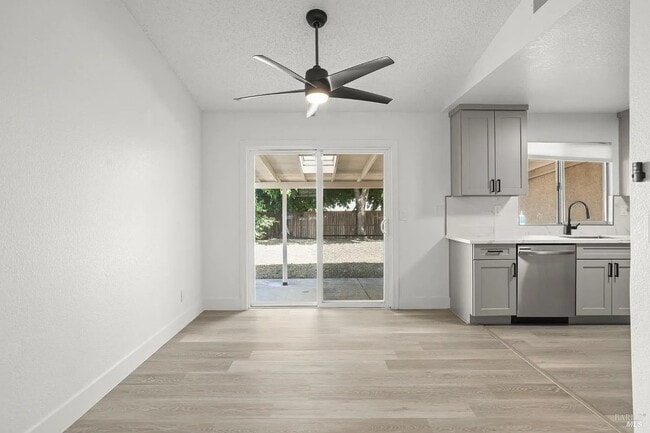 Building Photo - 567 Shannon Dr