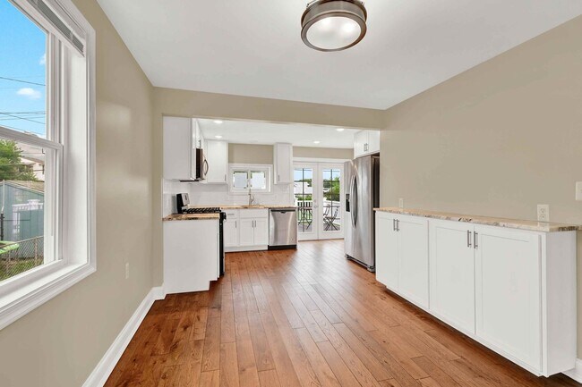 Foto del edificio - Charming 2 Bedroom/2 Bathroom Home with Loft in Dundalk, MD!