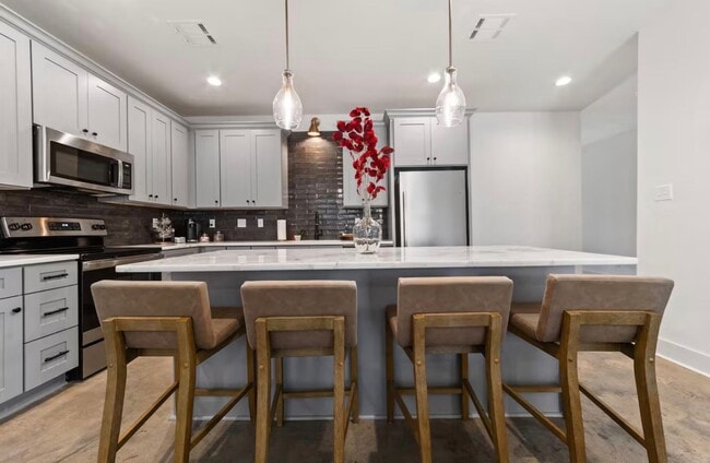 Foto del edificio - FOR RENT in LAFAYETTE!