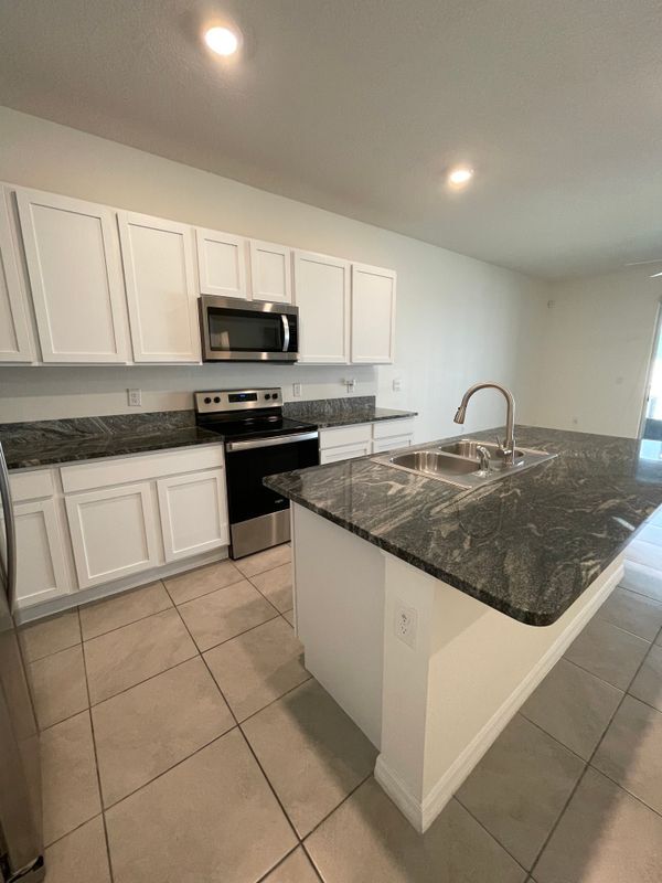 Foto del edificio - 2883 Peony Pr Ln