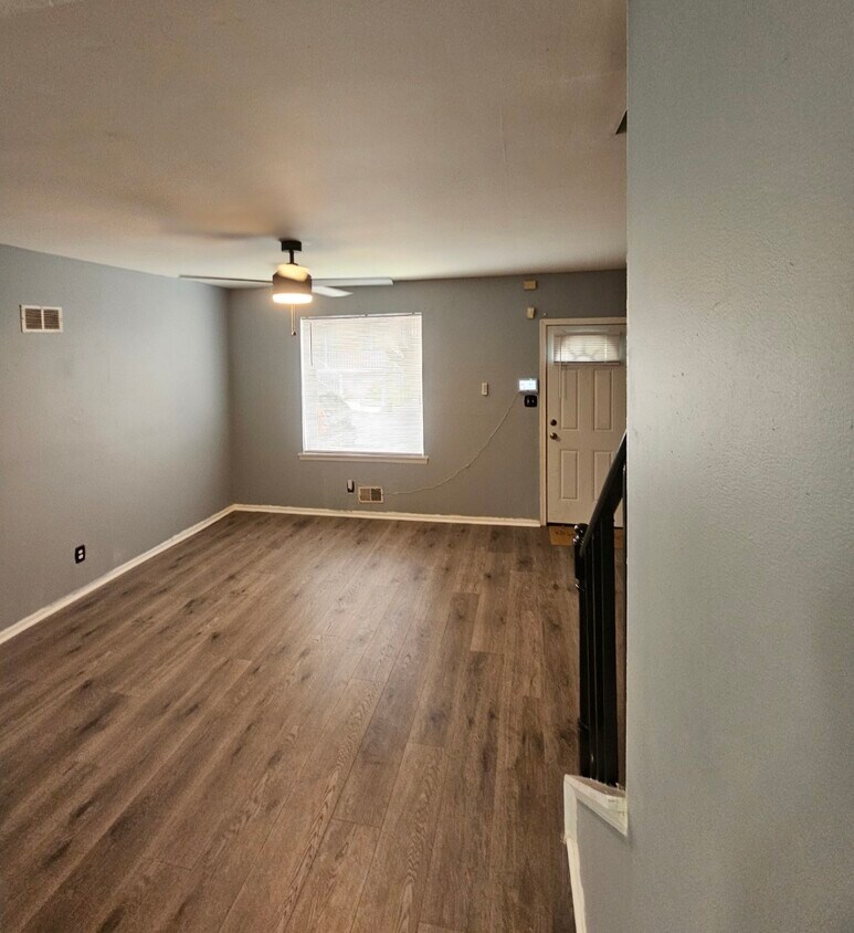 Sala de estar - 1122 N Lombard St