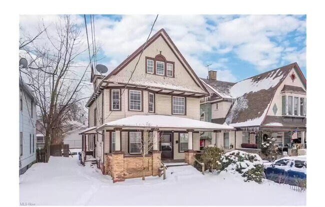 Front House - 3219 Daisy Ave