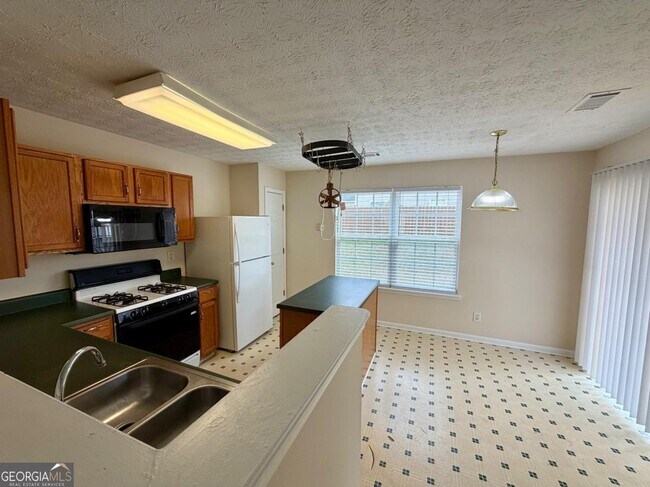 Foto del edificio - 235 Meadowridge Dr