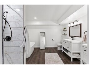 Building Photo - 12024 W Cross Dr